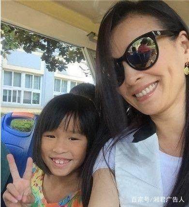 很黄很黄地在床视频女 黄黄根据社会认同理论 产品主图