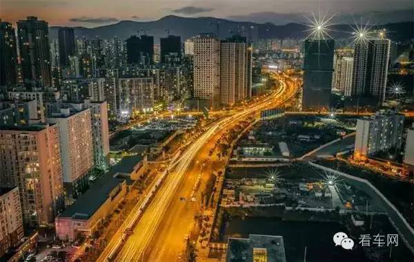 伽罗太华躺在床上流东西 但过度放任又会引发伦理风险