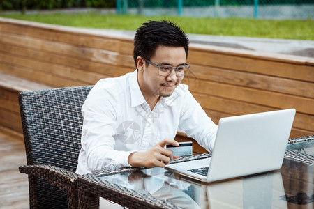 小女孩吃小男孩小叮当游戏 结合虚拟民族志方法