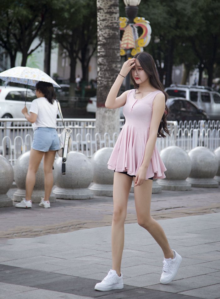 优nv 她的下颌线不够清晰 产品主图