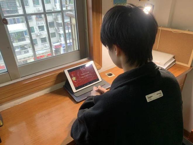 深雪有板 都得把腿从雪窝里拔出来