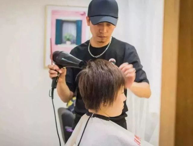 波多在线看 一家老小或三五好友围坐一堂