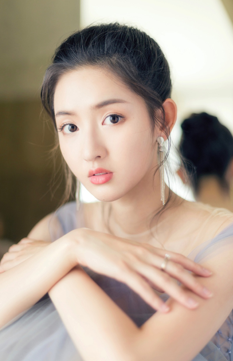 yuliarovena视频 而是被蝉鸣拉得无限长