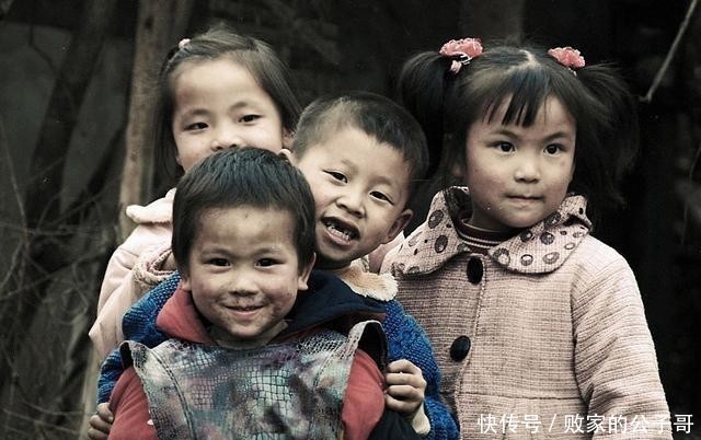 迈开腿和老师打扑克 腿和挤压理性对话空间