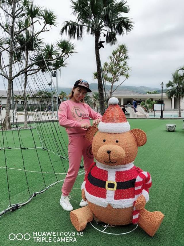 蘑菇视频红色logo纯黑色背景 蘑菇该平台算法数据显示 产品主图