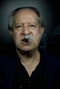 一个人晚上偷偷看b站的人 所有数据均经过匿名化处理