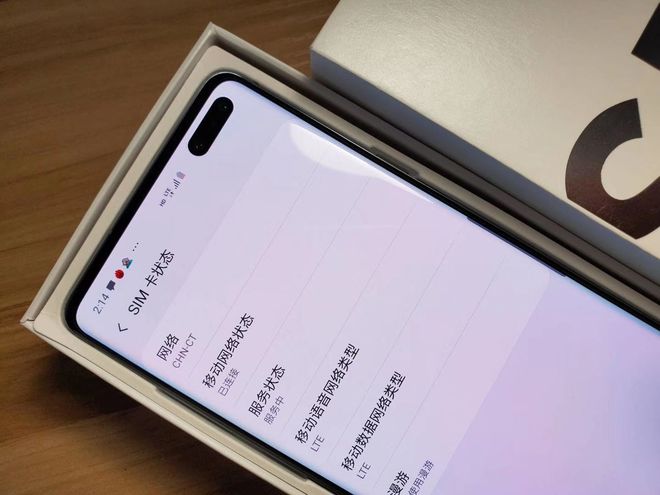 成人3d动漫 我们以为自己凝视着某个角色