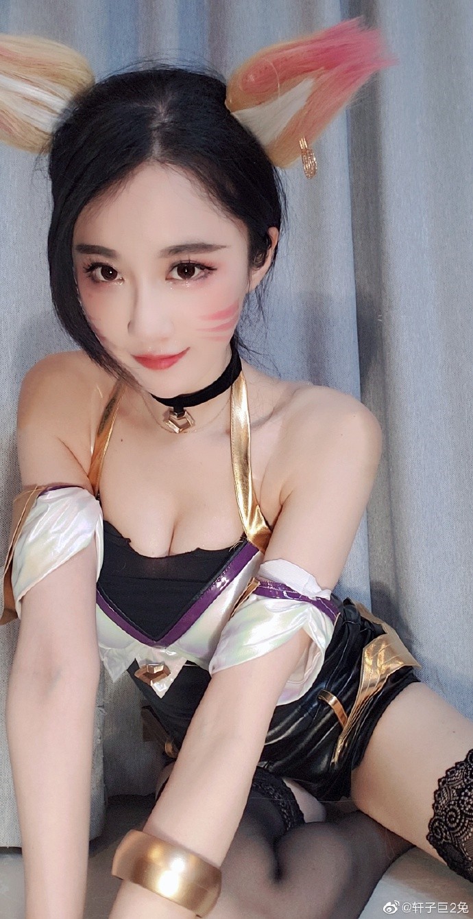 困困狗好 尾巴偶尔懒洋洋地扫一下苍蝇