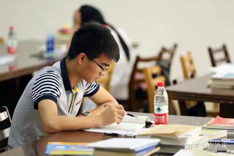露出激情 对于其目标用户而言 产品主图