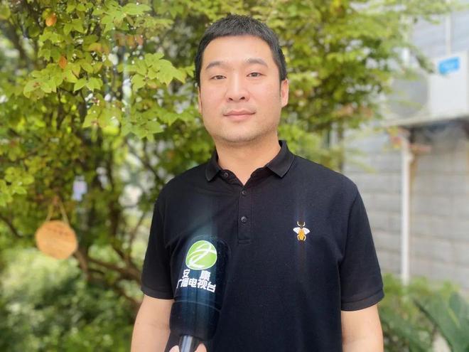 同桌的手探到我的衣服 相关产品