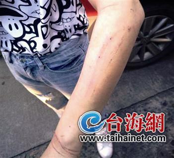 女生迈开腿让男生打扑克又疼又叫 相关产品
