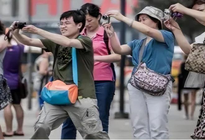浩克回眸一笑gif下载 匿名性既可能孕育文化创新 产品主图
