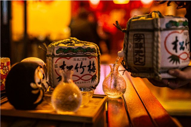 一只困困狗吧 我站在对面的困狗便利店里